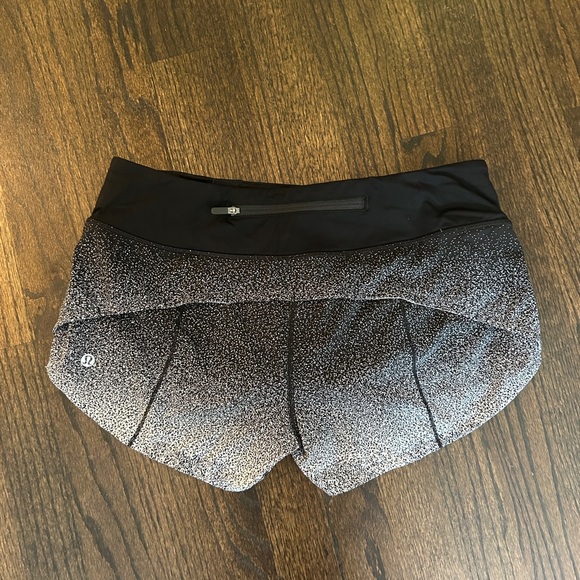 Lululemon shorts size 4 - Picture 3 of 3